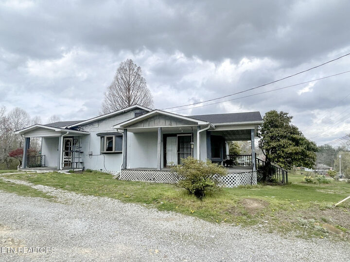 Property Photo:  986 Old Mail Rd  TN 38555 