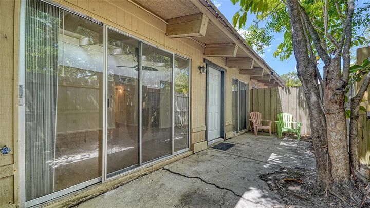 Property Photo: 500 N Jefferson Avenue B-5 FL 34237