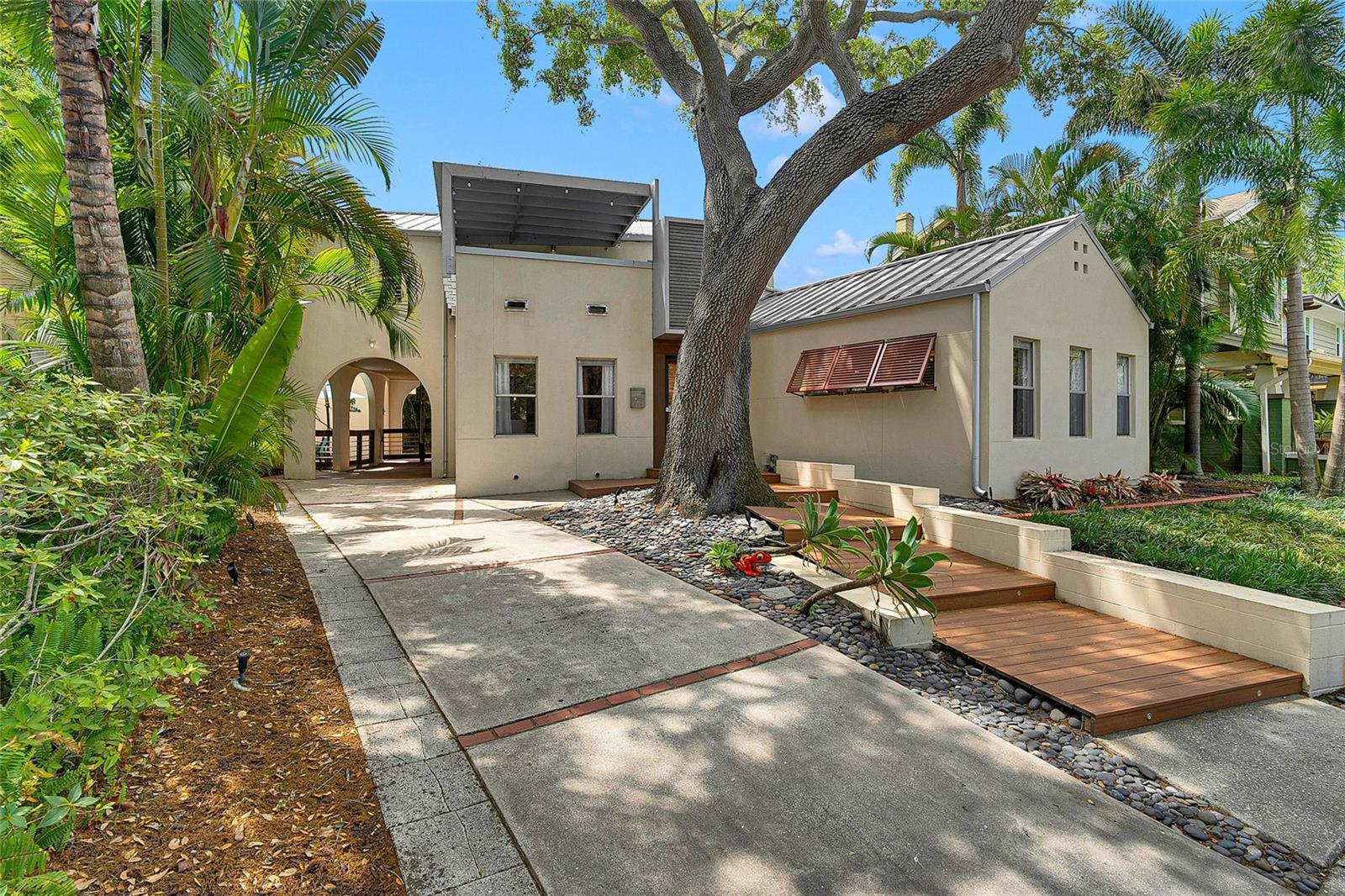 Property Photo: 326 16th Avenue NE FL 33704