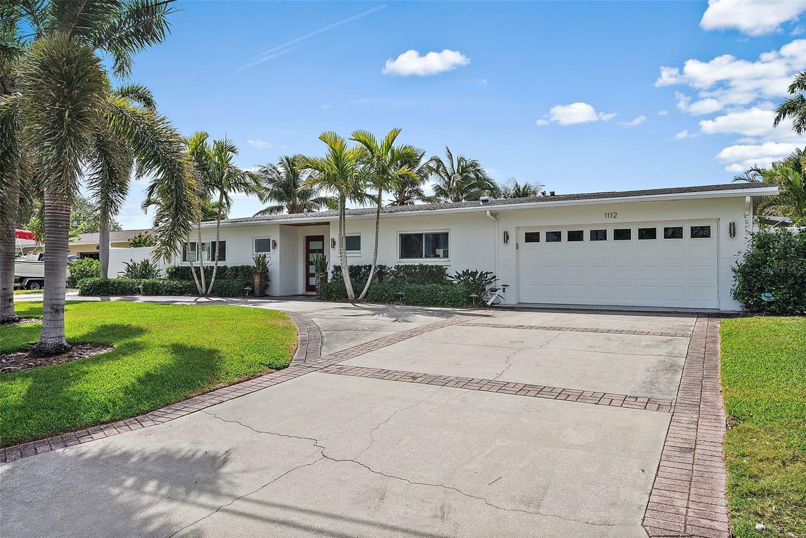 Property Photo: 1112 38th Avenue NE FL 33704