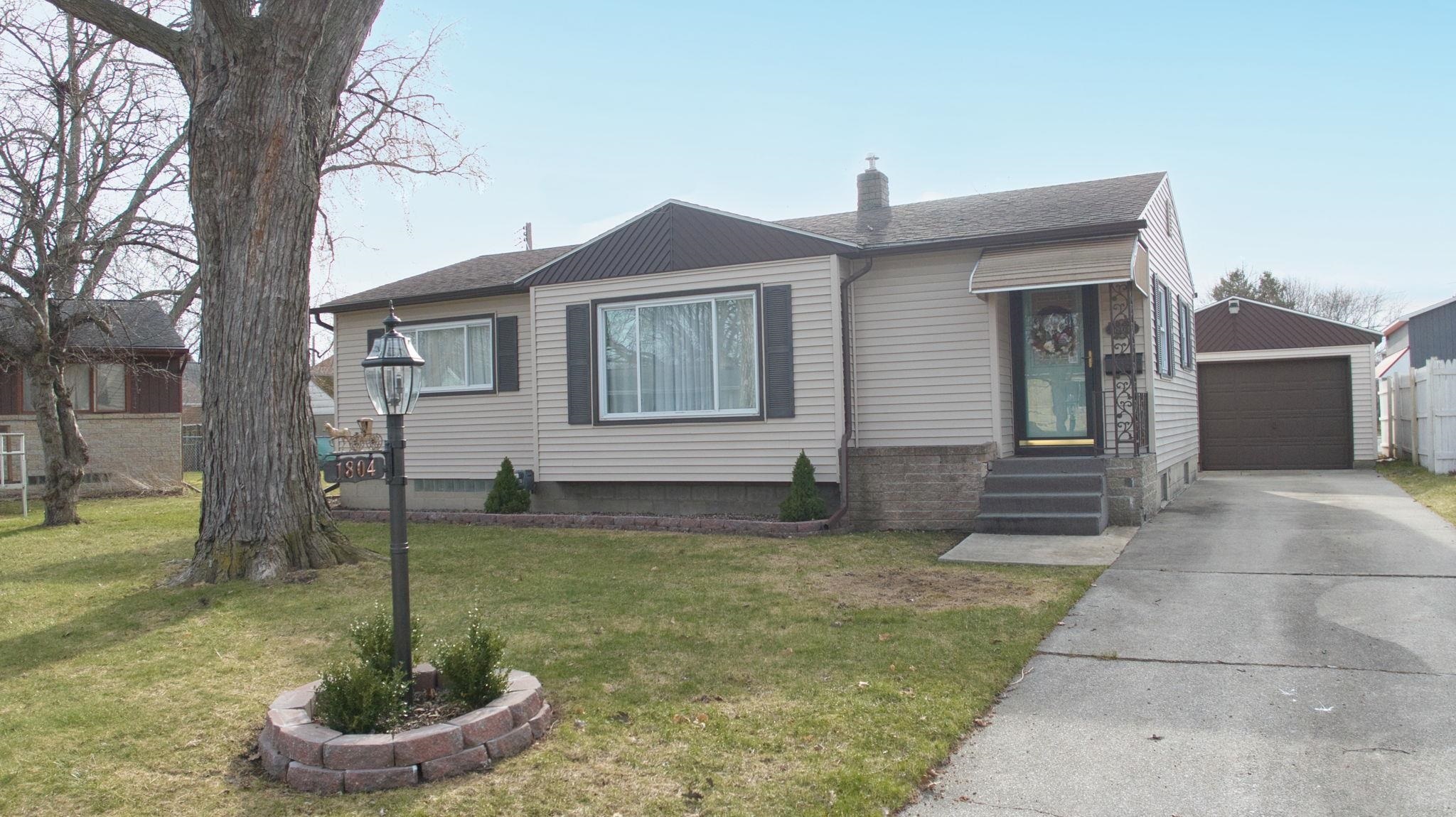 Property Photo: 1804 Madison Court MI 48708