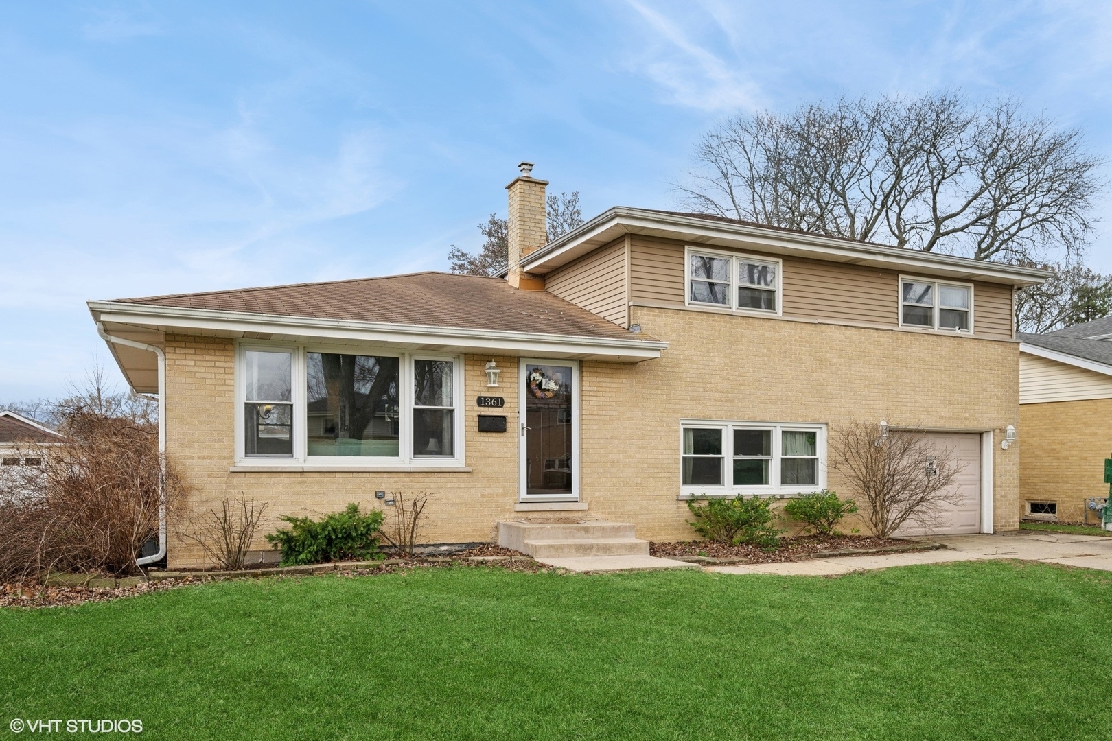 Property Photo: 1361 Marcy Lane IL 60090