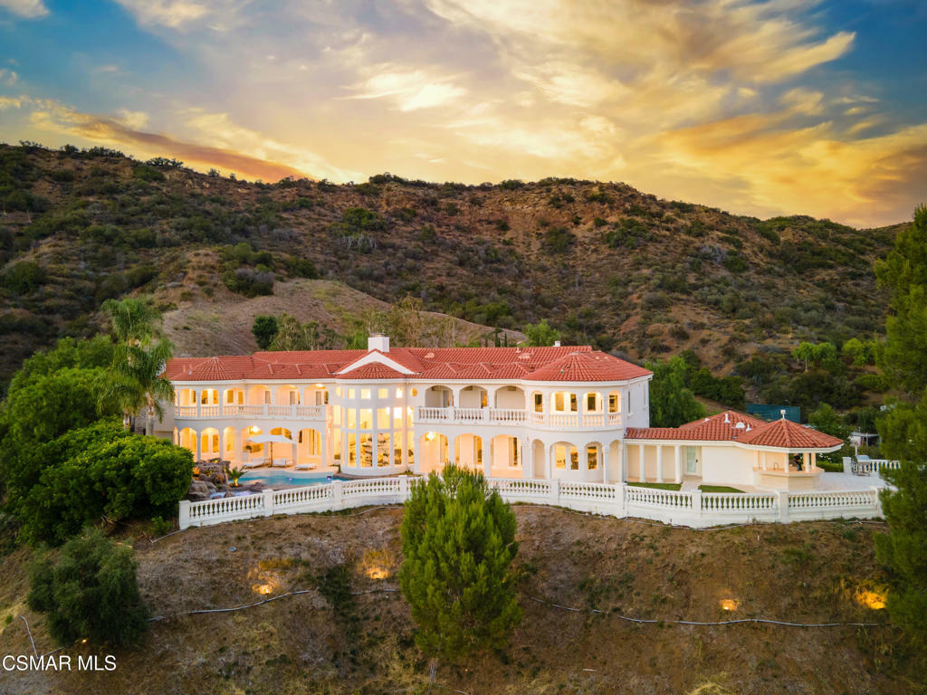 25665 Mulholland Highway  Calabasas CA 91302 photo