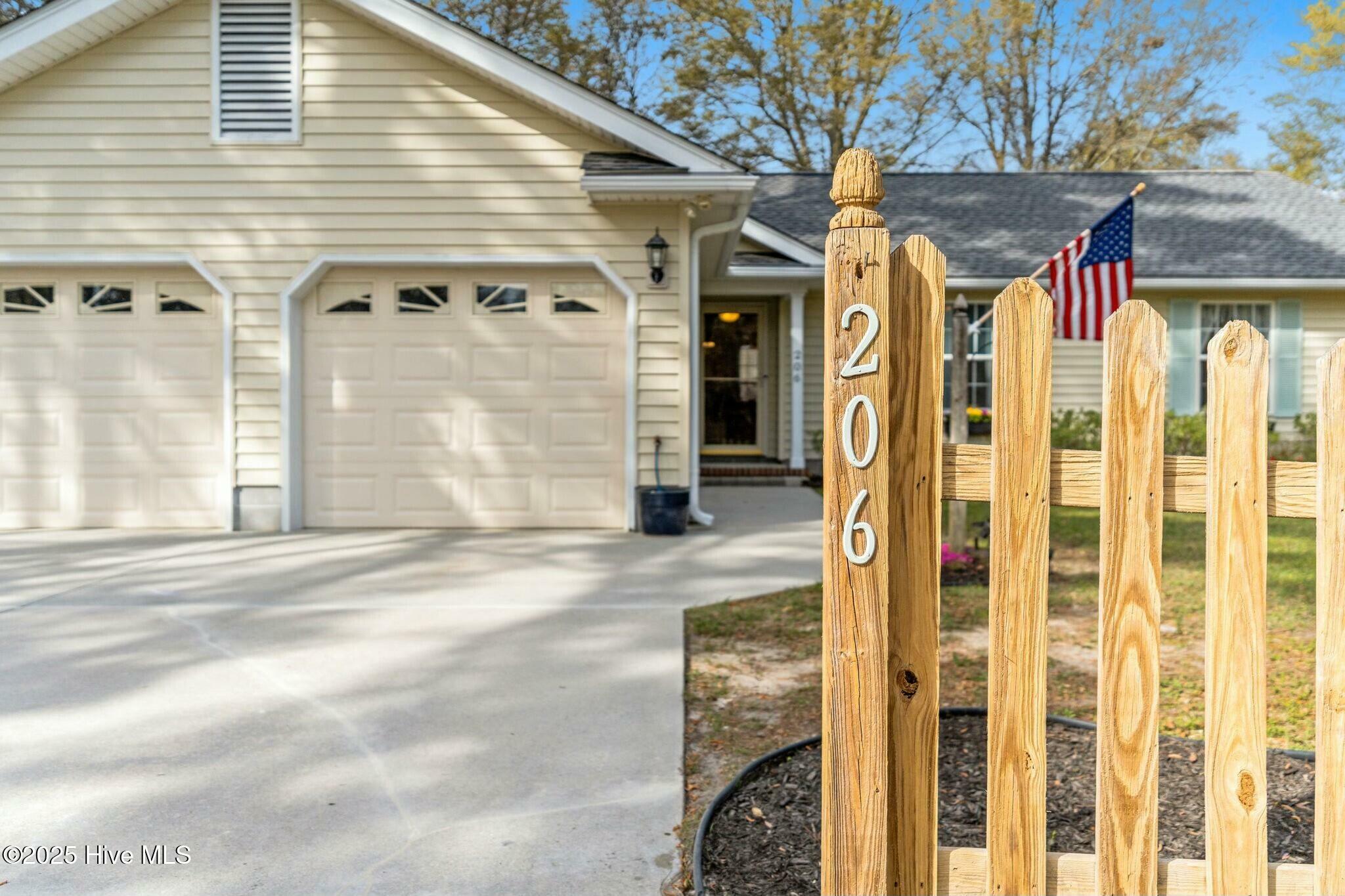 Property Photo: 206 Park Avenue Ext NC 28461