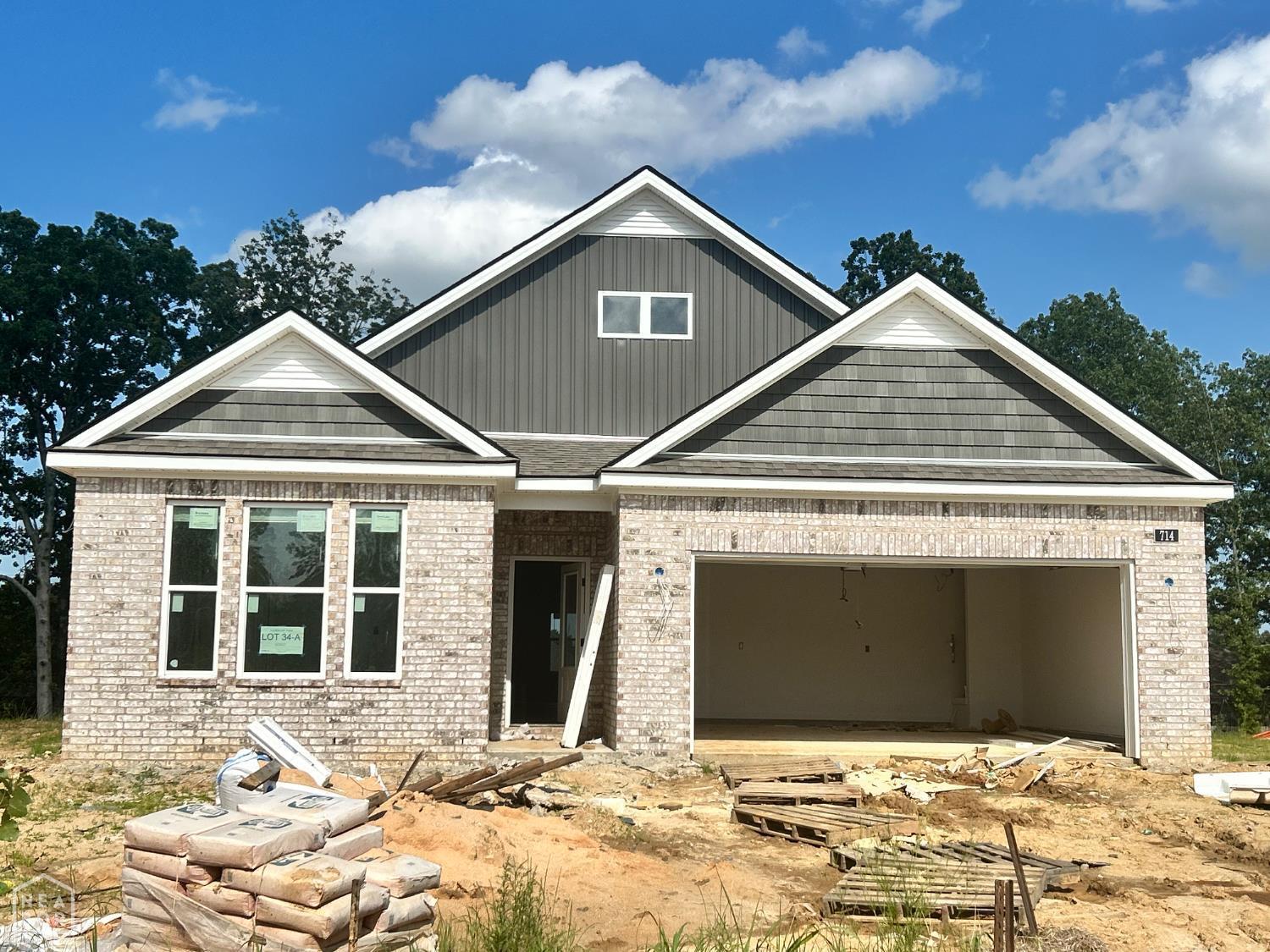 Property Photo: 714 Edgemont Circle AR 72405