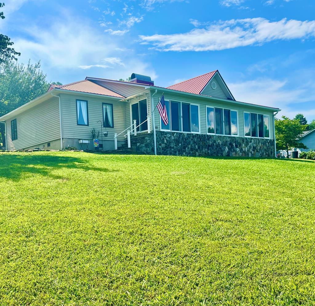 Property Photo: 1613 Cedar Cliff Road GA 30546