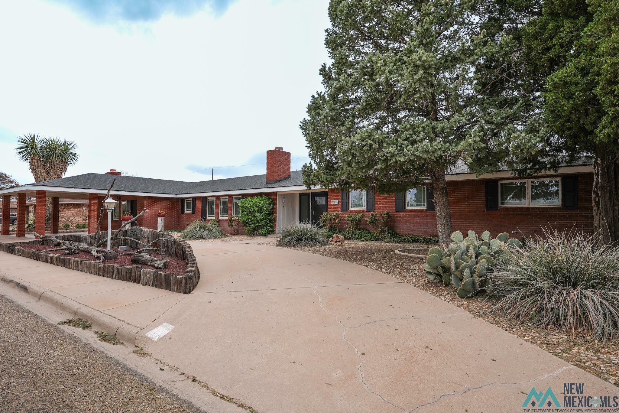 Property Photo: 212 Utah NM 88130