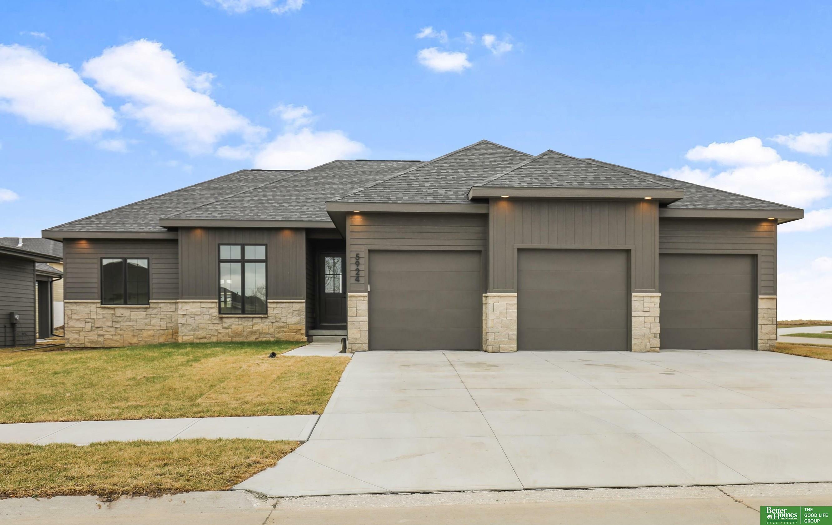 Property Photo: 5924 N 208 Street NE 68022