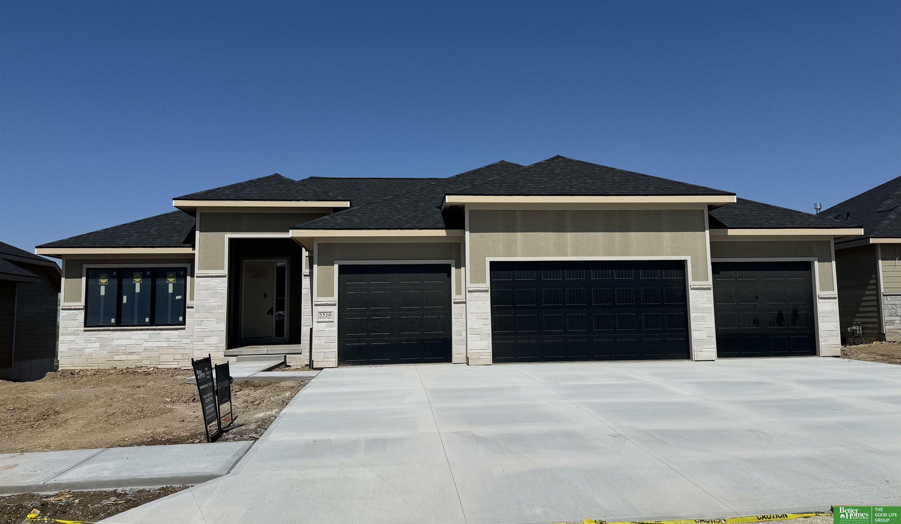 Property Photo: 5516 N 213th Avenue NE 68022
