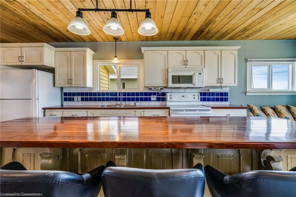 Photo de la propriété: 18210 Erie Shore Drive ON N0P 1A0
