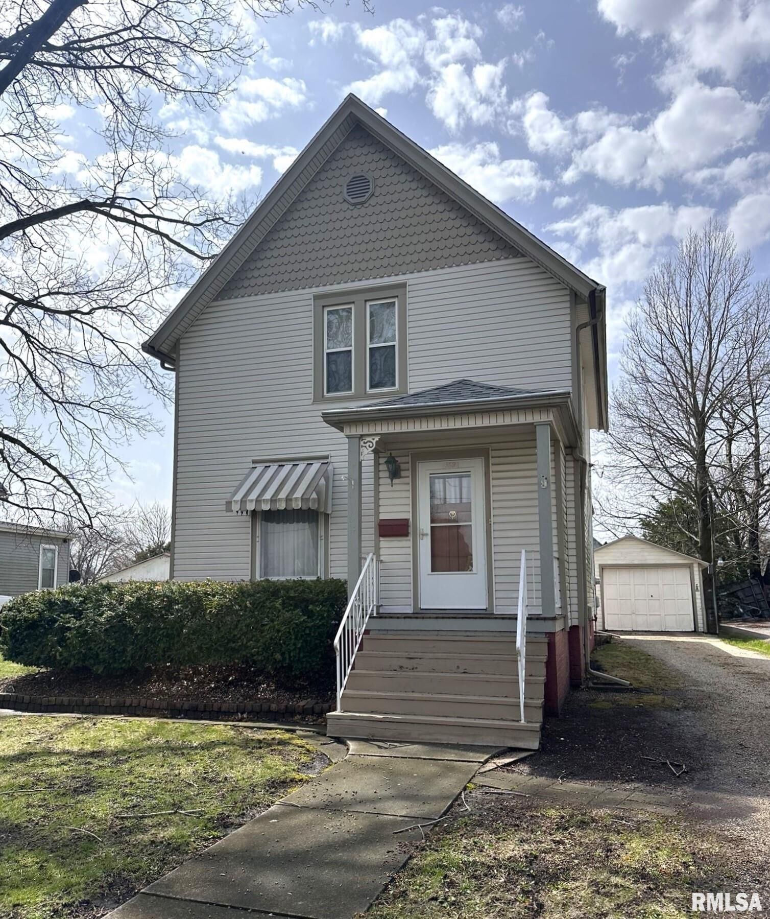 Property Photo:  368 Oak Street  IL 61401 