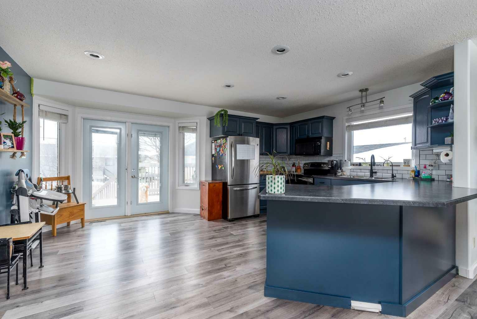 Property Photo:  115 5 Avenue  SK S0M 1H0 