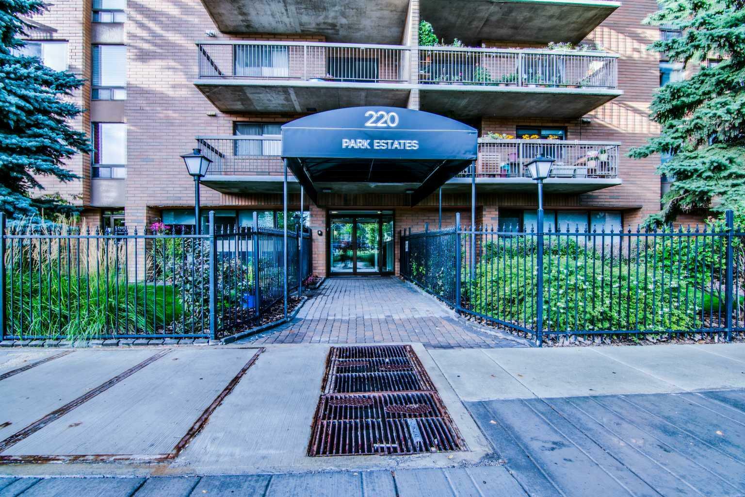 Property Photo: 220 13 Avenue SW 804 AB T2R 1L6