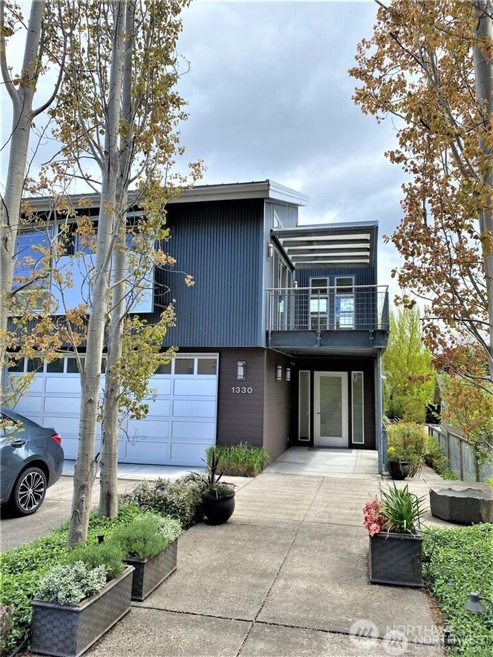 Property Photo:  1330  99 Avenue NE  WA 98004 