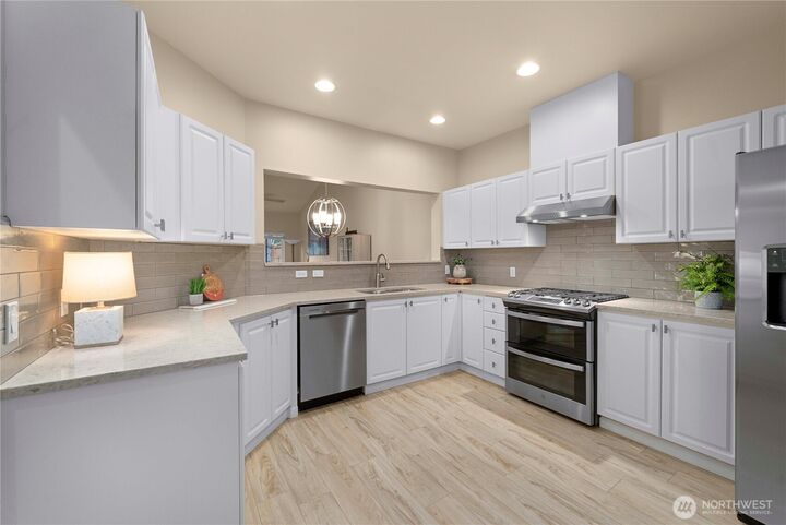 Property Photo: 6112 Nathan Way SE B WA 98092