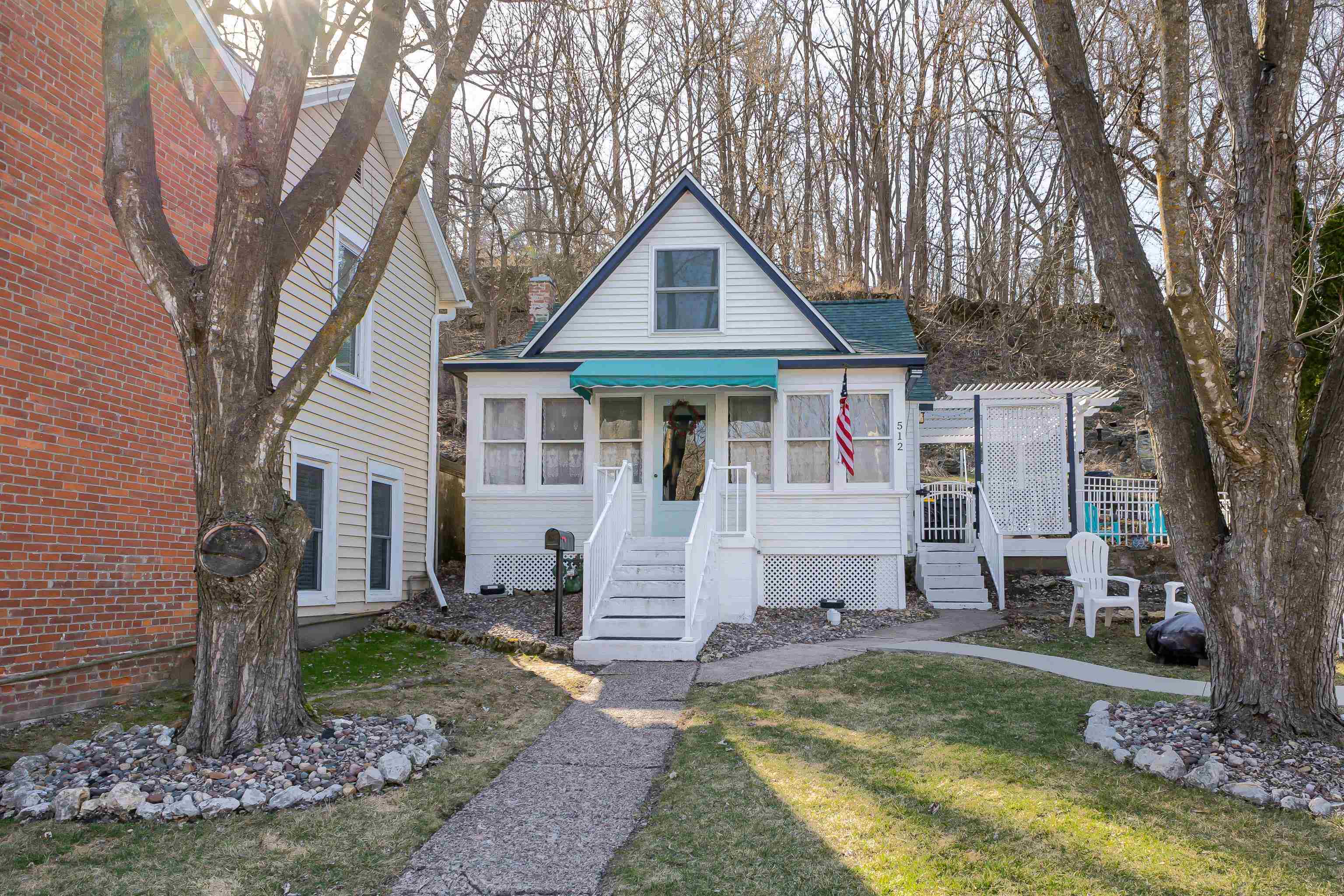 Property Photo: 512 Dewey Avenue IL 61036