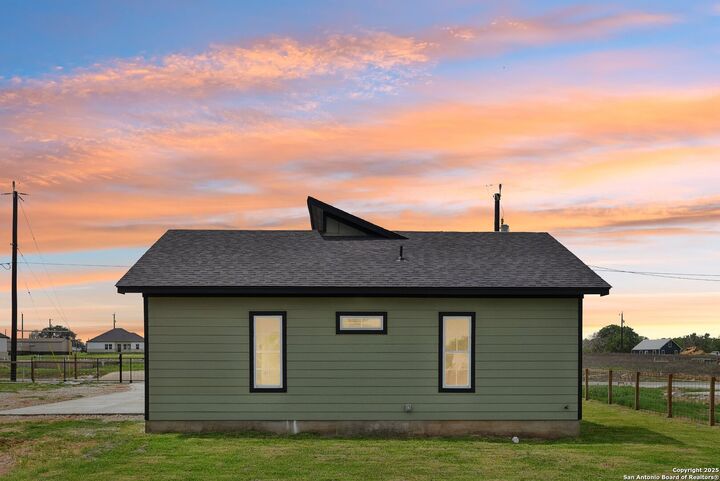 Property Photo:  16924 Rancho Escondido  TX 78002 