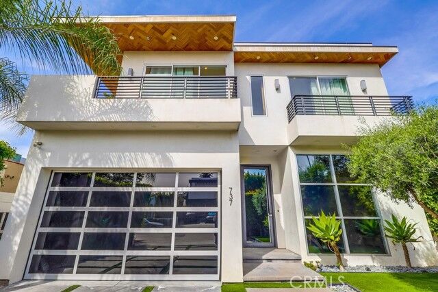 Property Photo: 737 N Cherokee Avenue CA 90038