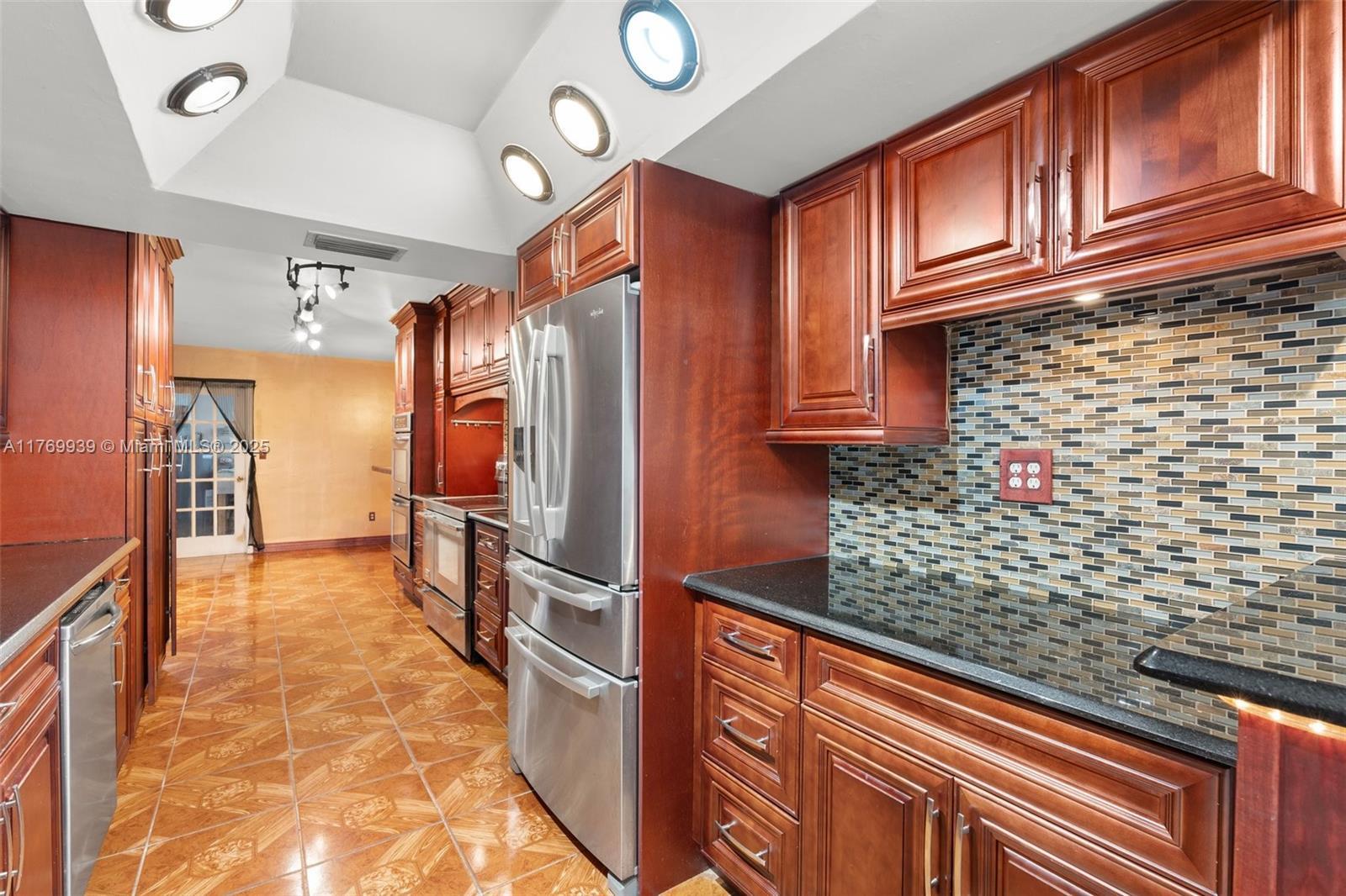 Property Photo: 4340 NW 6th St FL 33317