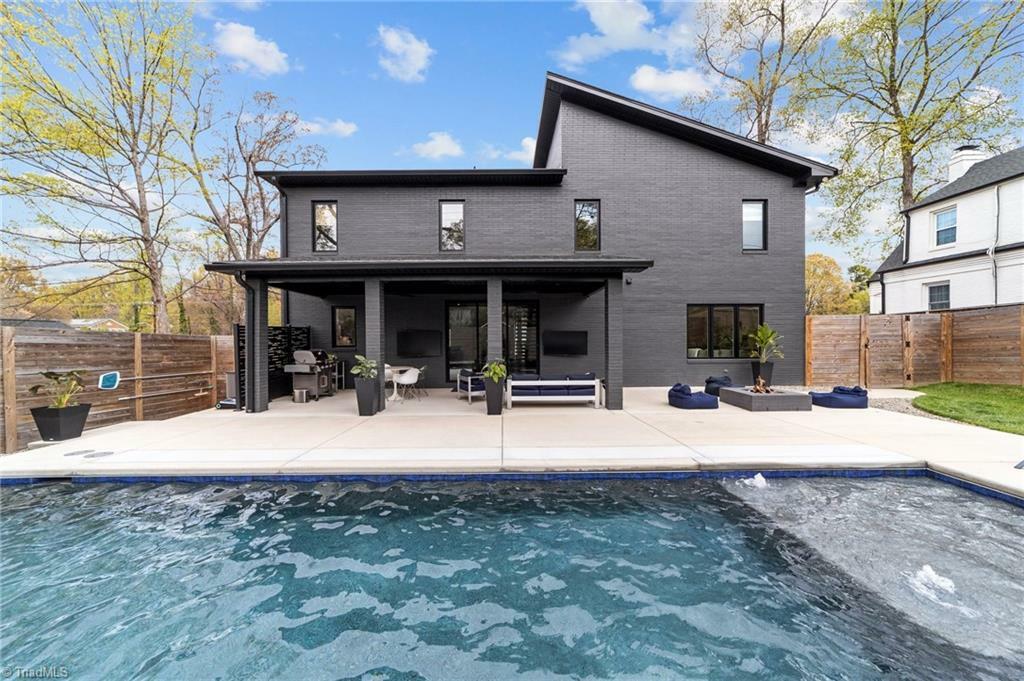 Property Photo:  1909 W Friendly Avenue  NC 27403 