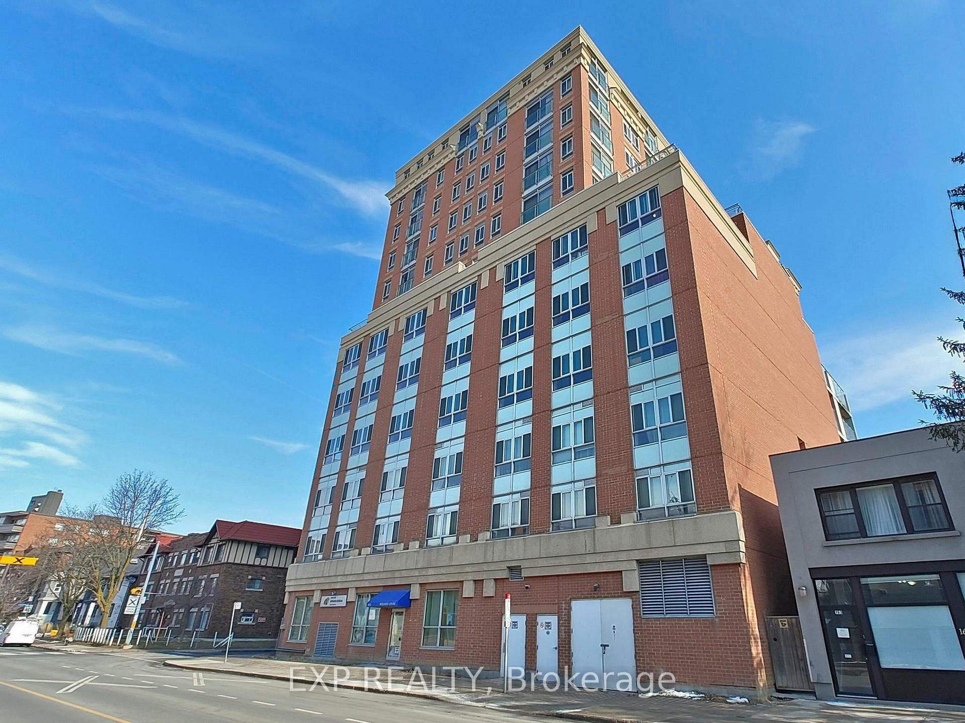 Property Photo: 15 Maplewood Avenue Ph06 ON M6C 4B4