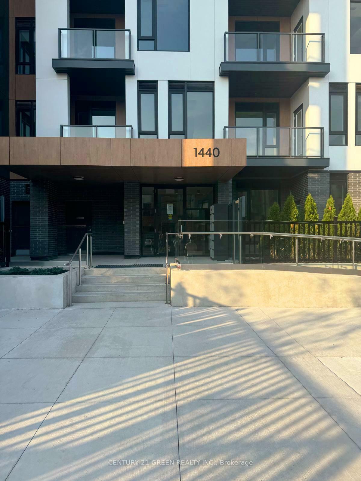 Photo de la propriété: 1440 Clarriage Court 309 ON L9T 1B3