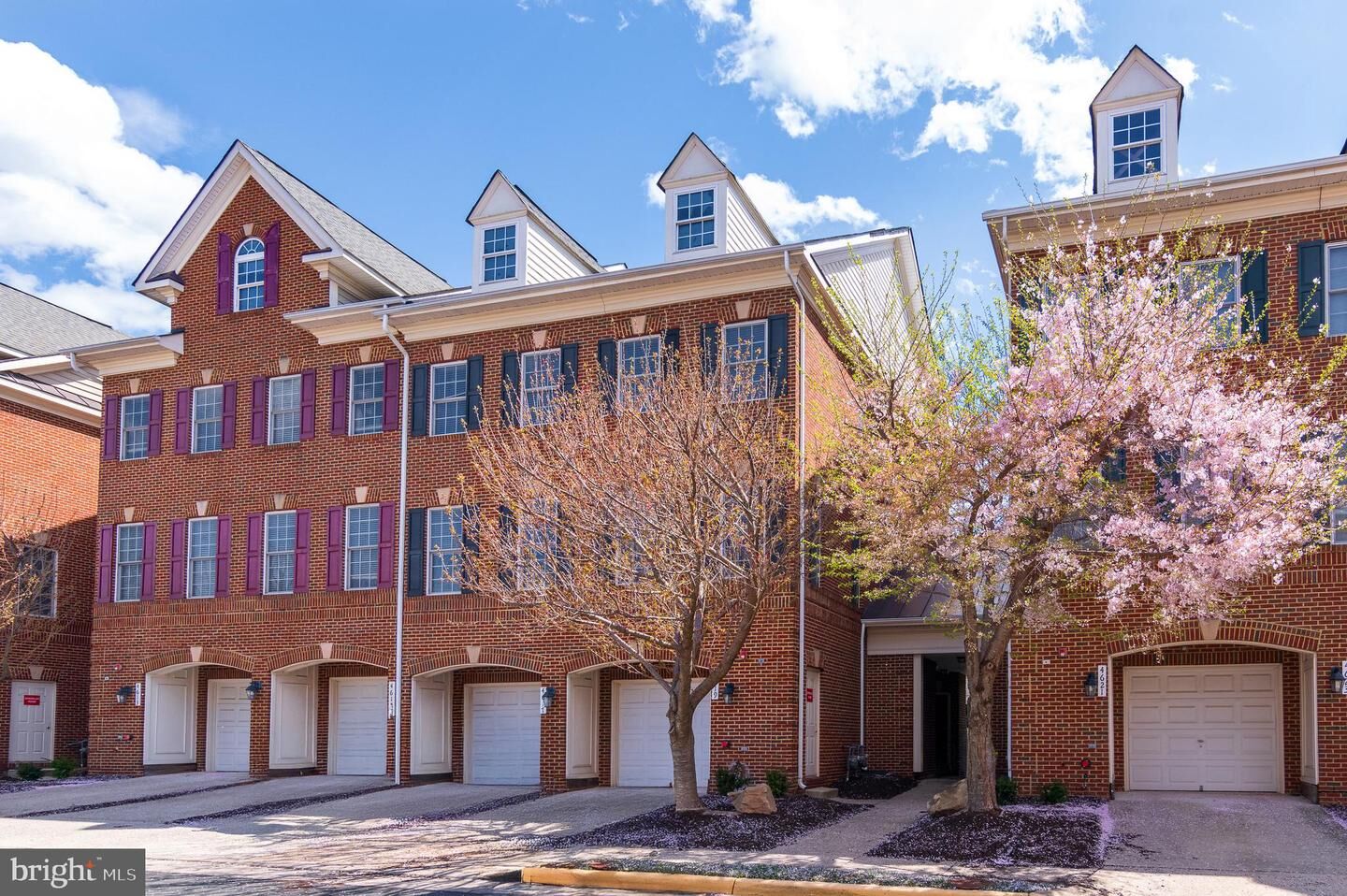 Property Photo: 4619 Hummingbird Lane VA 22033