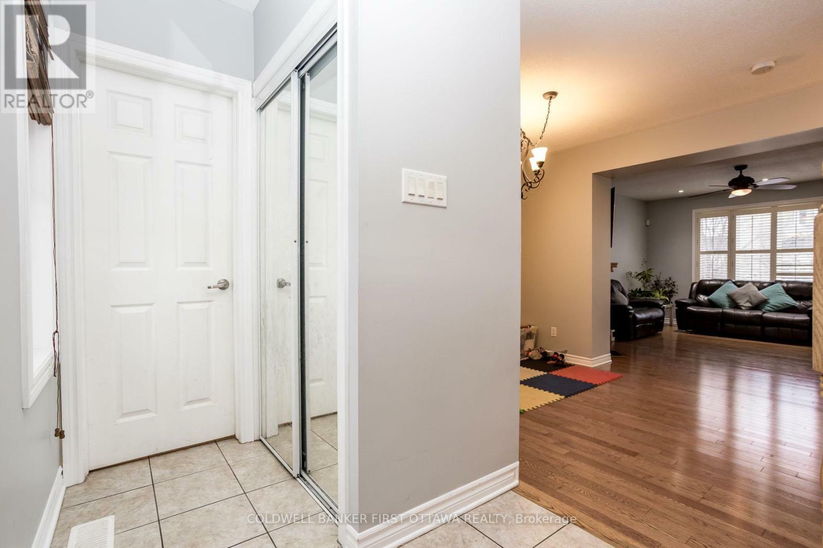 Property Photo: 539 Rosehill Avenue ON K2S 0E9