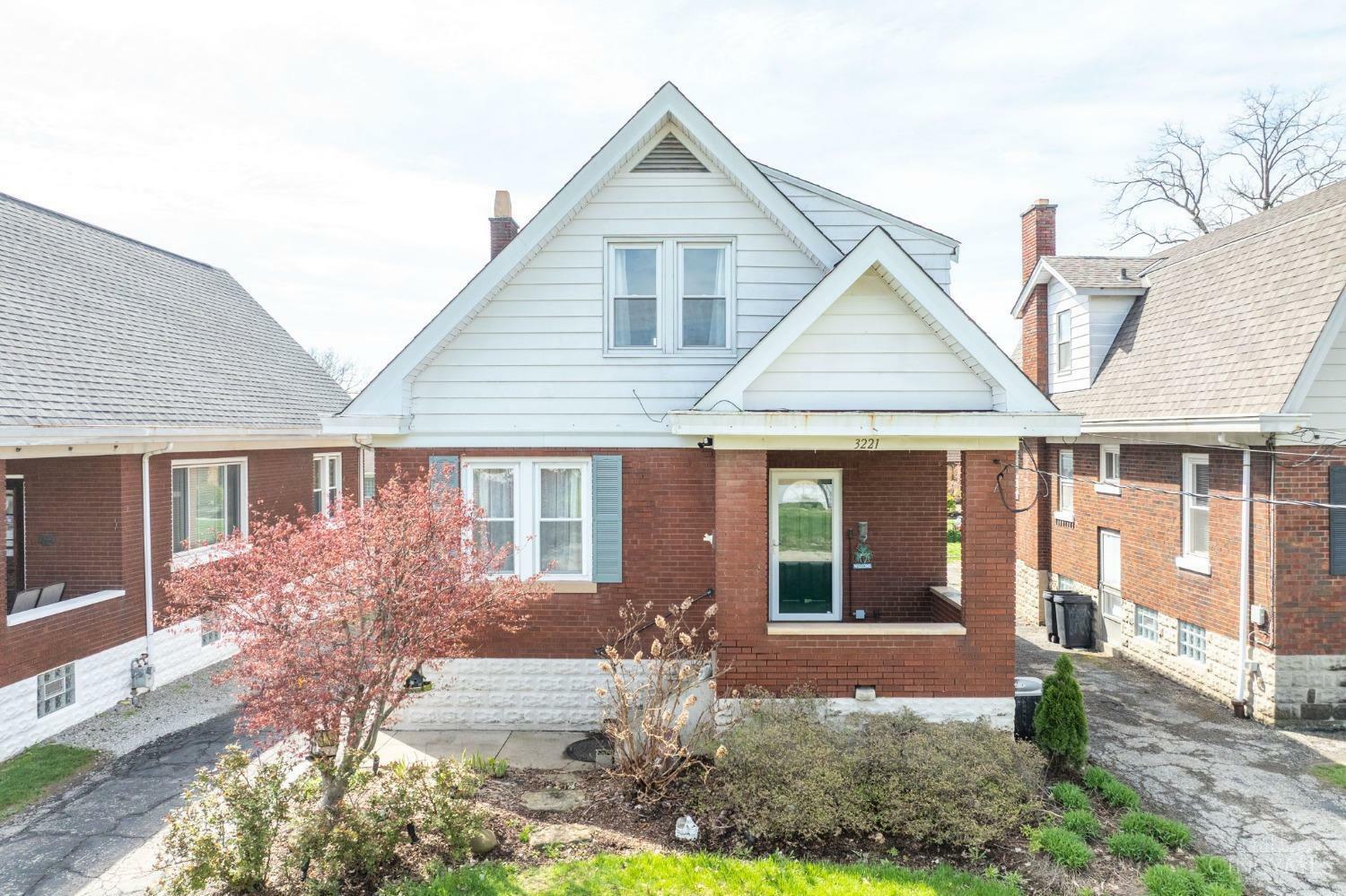 Property Photo: 3221 Phoenix Avenue OH 45211