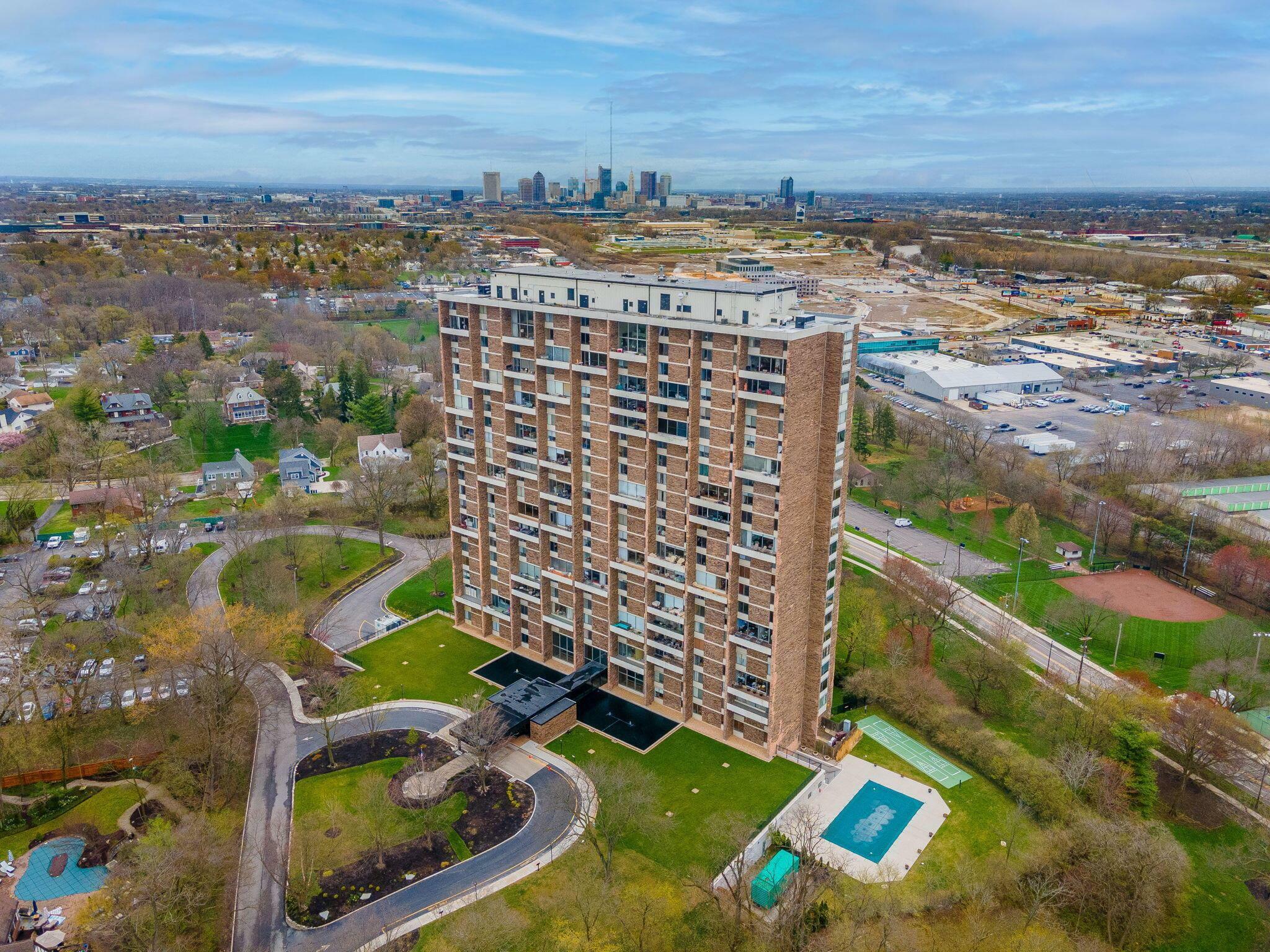 Property Photo: 1000 Urlin Avenue OH 43212