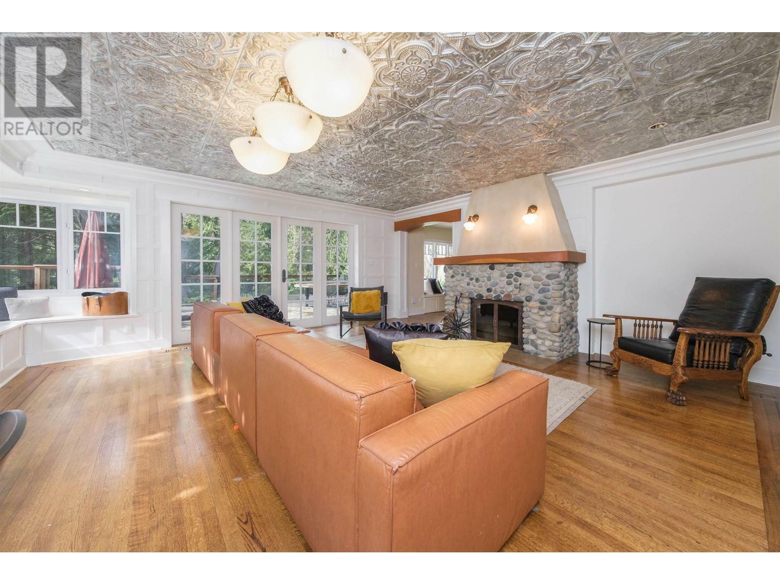 Property Photo: 3179 Capilano Crescent BC V7R 4H4