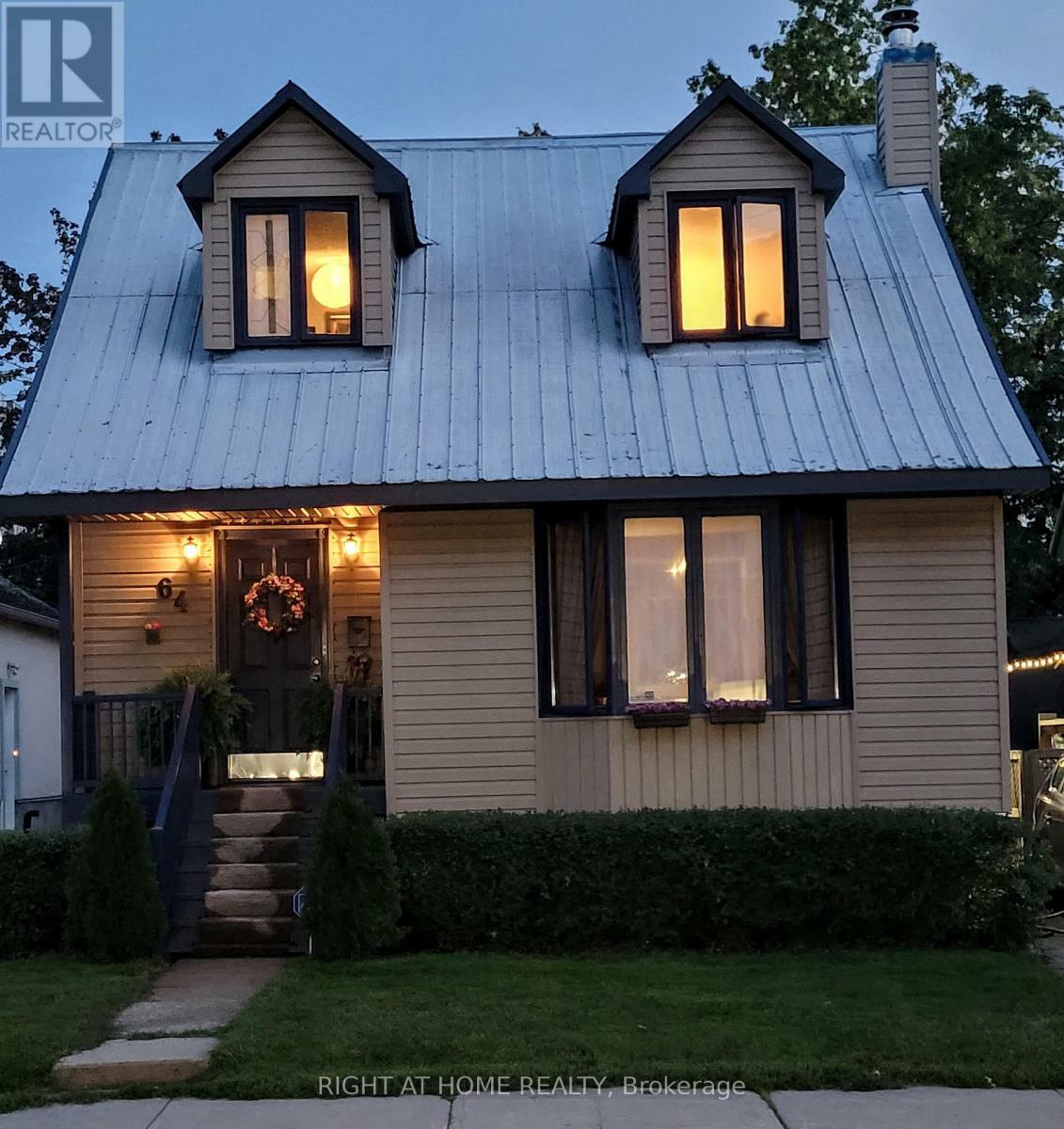 Photo de la propriété: 64 Templeton Street ON K1N 6X3