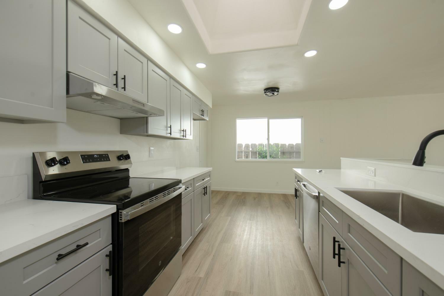 Property Photo: 1249 E San Jose Avenue CA 93710
