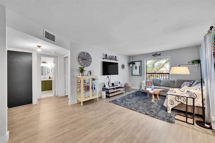 Property Photo: 3867 Cocoplum Cir 35110 FL 33063