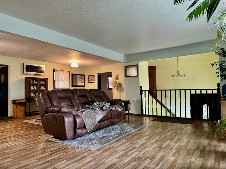 Property Photo: 980 E 250 IN 46534