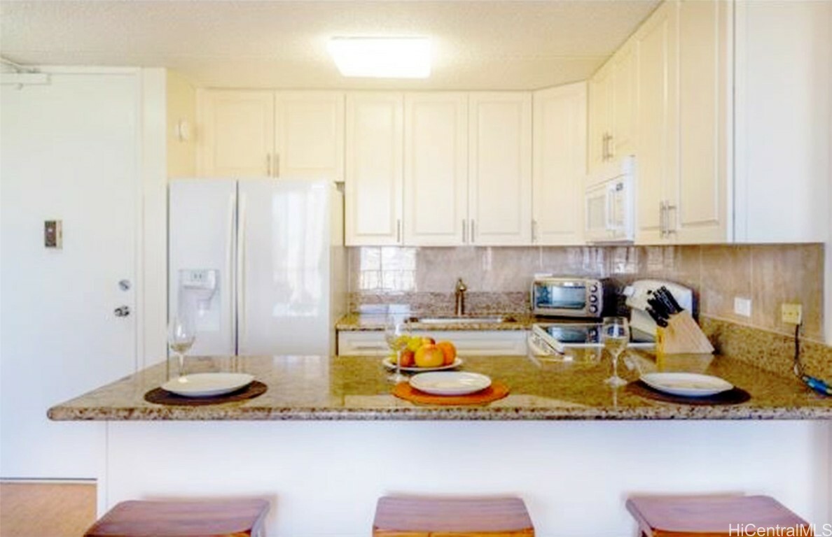 Property Photo: 411 Hobron Lane 2814 HI 96815