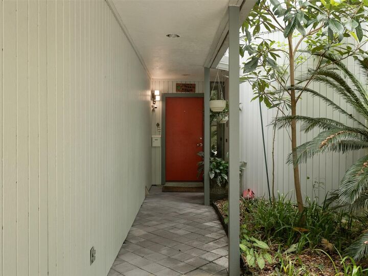 Property Photo:  222 SW 27th Street  FL 32607 