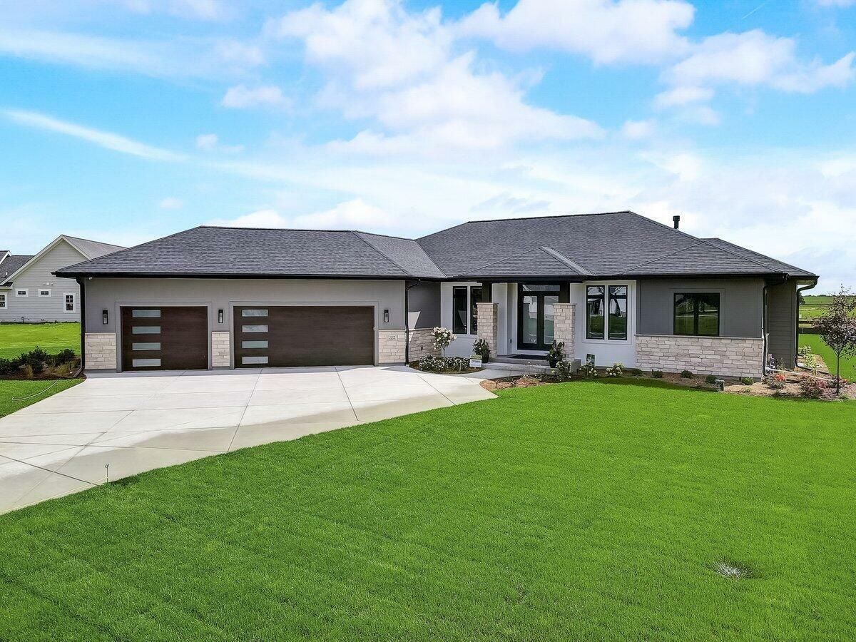 12345 N East Shoreland Dr  Mequon WI 53092 photo