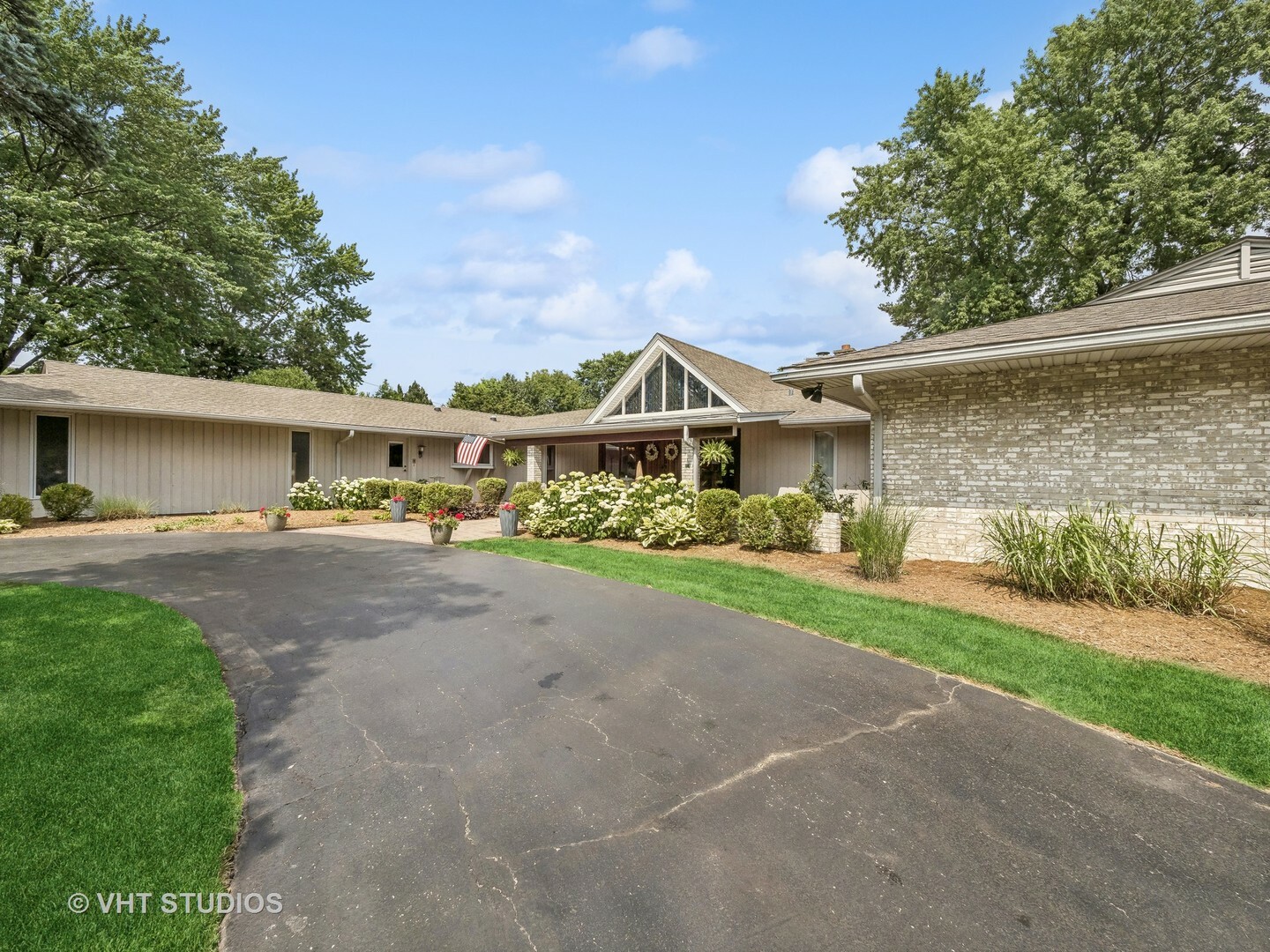 Property Photo:  925 S Burton Place  IL 60005 
