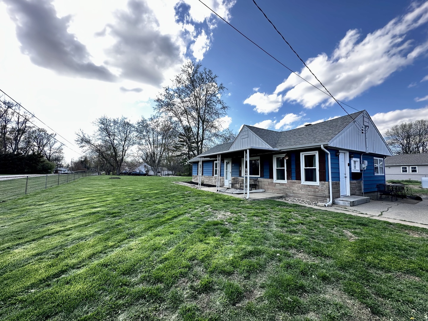 Property Photo: 442 E Devonshire Road IL 62521