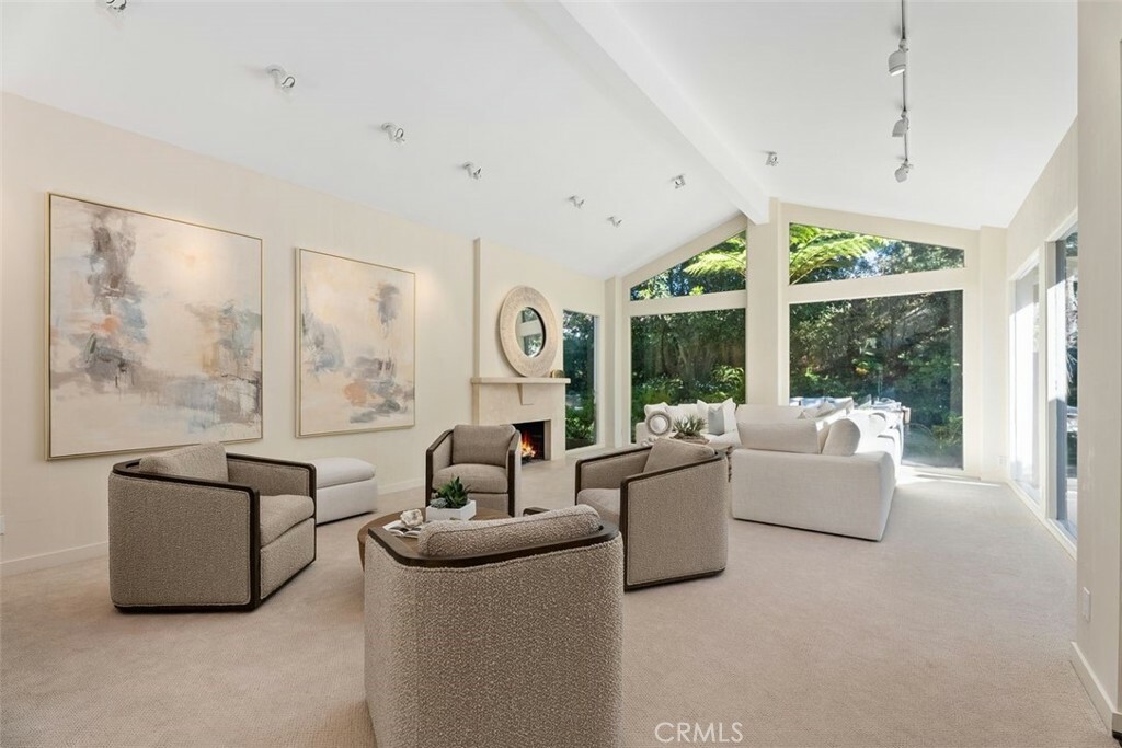 Property Photo: 6 Rue Marseille CA 92660