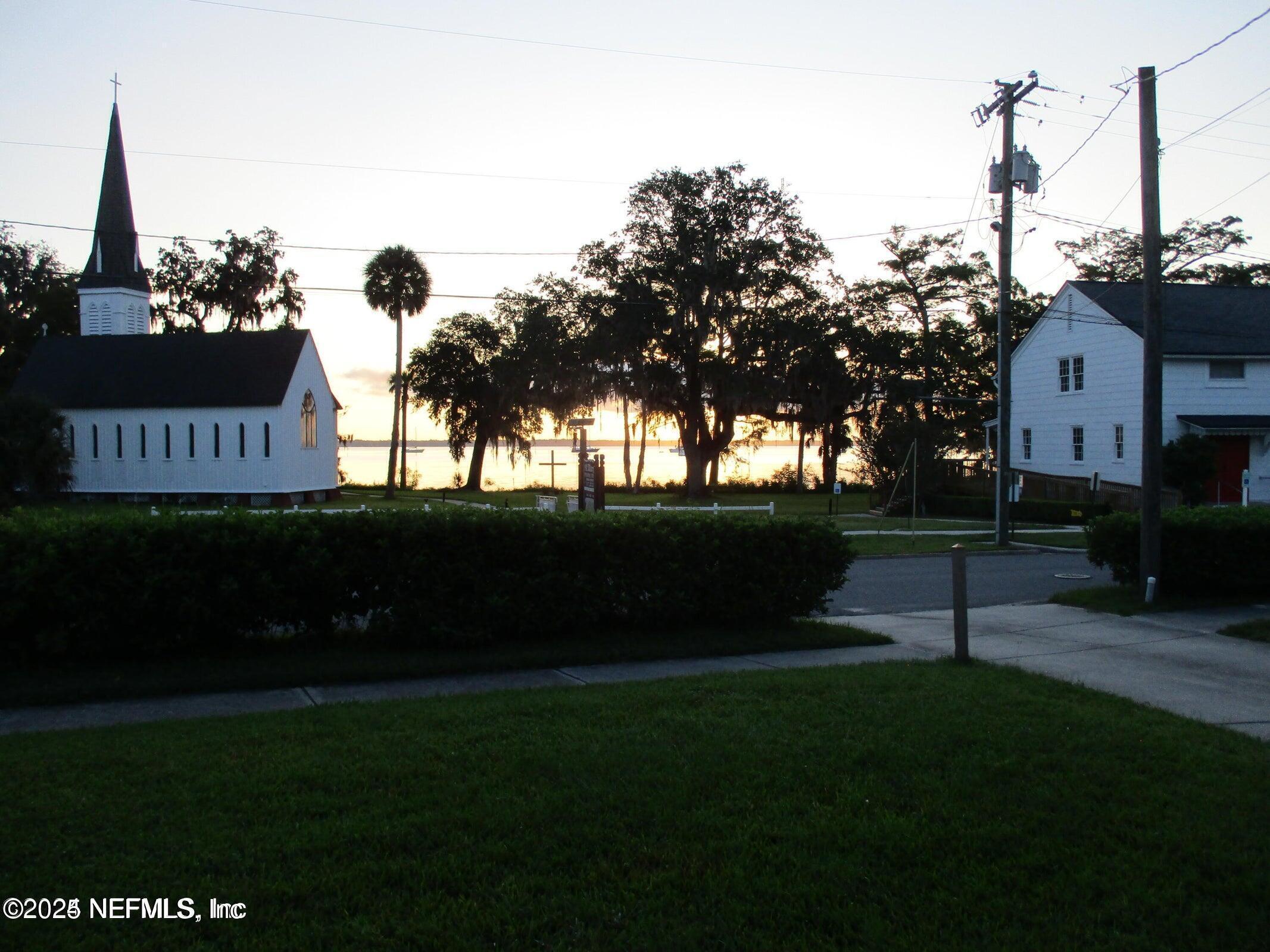 Property Photo: 411 St Johns Avenue FL 32043