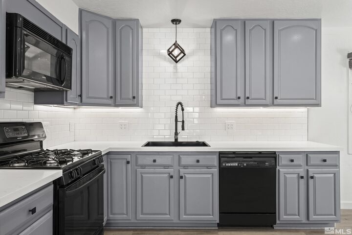 Property Photo: 820 Oriole Way NV 89451