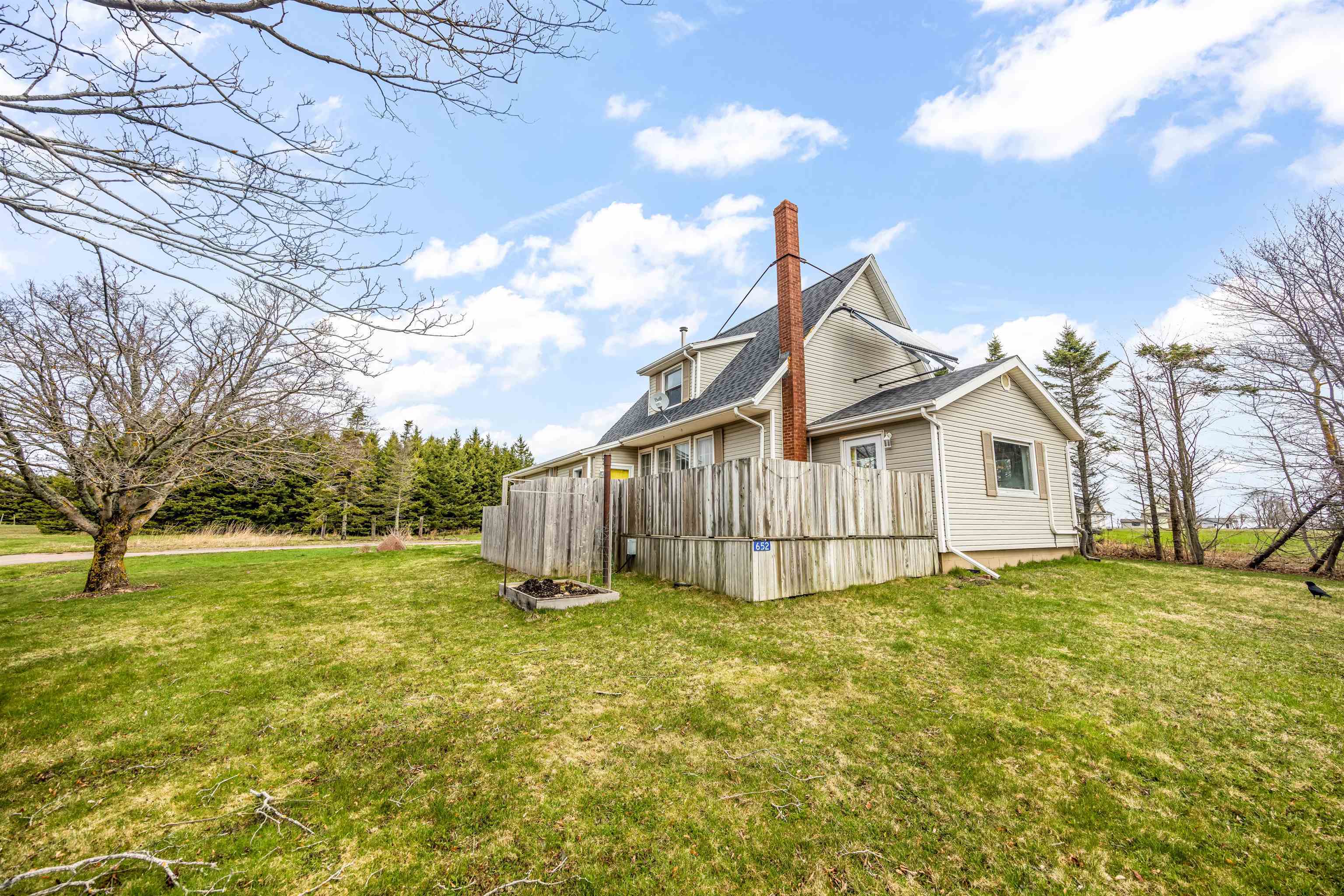 Property Photo: 652 Meadowbank Road PE C0A 1H1