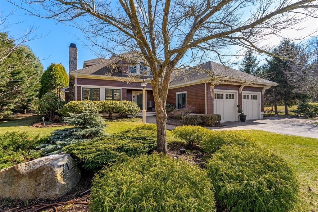 71 Clubhouse Drive  Hingham MA 02043 photo