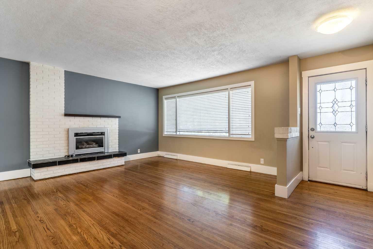 Property Photo: 604 61 Avenue SW AB T2V 0J3