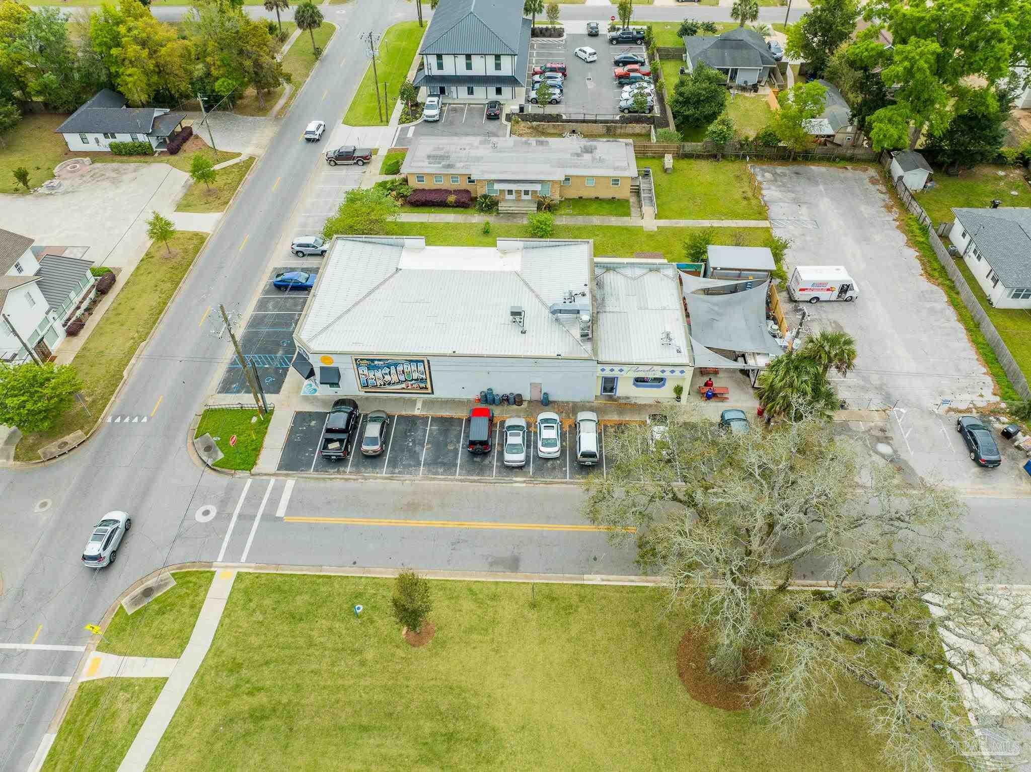 Property Photo: 2550 N 11th Ave FL 32503
