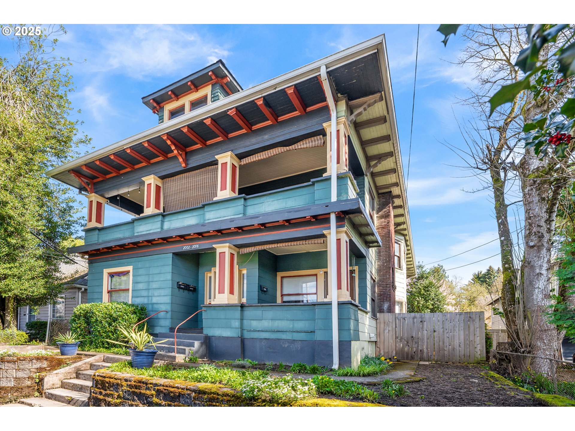 Property Photo: 2002 NE 8th Ave OR 97212