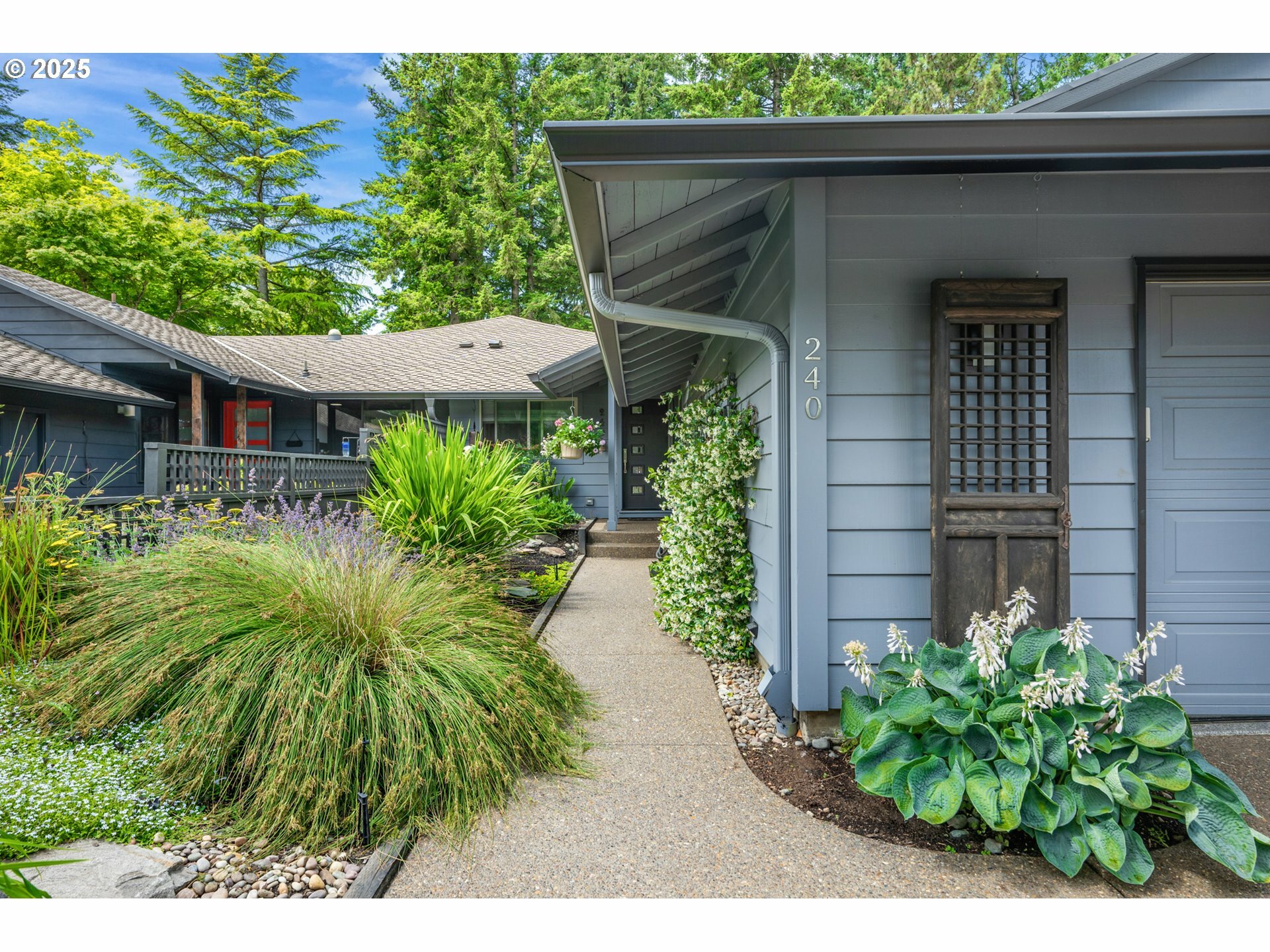 Property Photo: 240 Greenridge Dr OR 97035