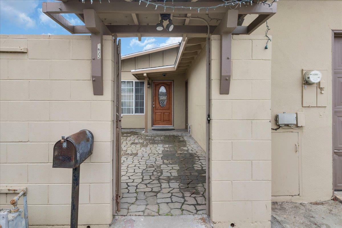 Property Photo: 1622 Ukiah Way CA 93906